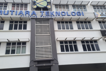 4-storey office building 